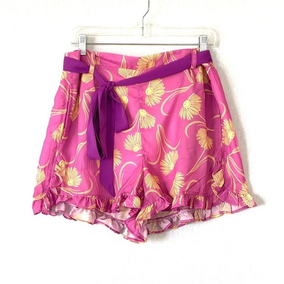 SMILEY x UNIQUE VINTAGE Pink Floral Belted Shorts NWT - Picture 2 of 9